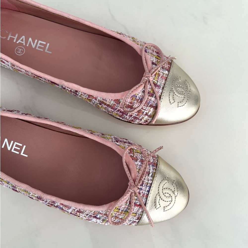 New CHANEL Pink Tweed Ballet Flats / Size 38 - Picture 10 of 14
